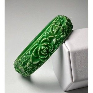 Vintage green celluloid style plastic floral bangle bracelet